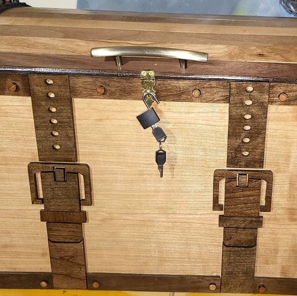 Chest or tickle trunk - Picture 3 of 9